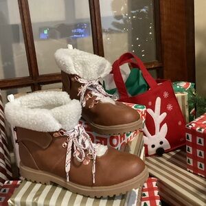 Gap kids Brown and White Winter Boots